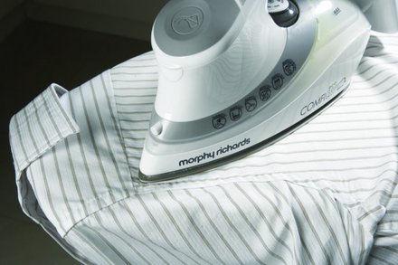 Napařovací žehlička Morphy Richards TriZONE ECO Ceramic 40853 (1)