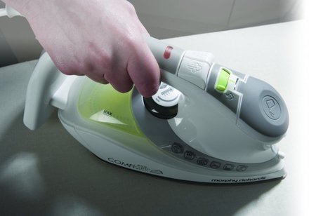 Napařovací žehlička Morphy Richards TriZONE ECO Ceramic 40853 (9)