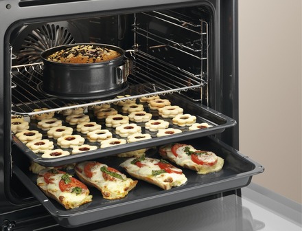 Kombinovaný sporák Electrolux EKK54951OX (7)