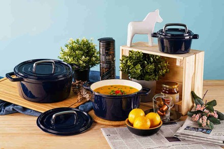 Pekáč s poklicí CS Solingen CS-079345 litinový kulatý se smaltovaným povrchem ALPEN 14 cm modrá (1)