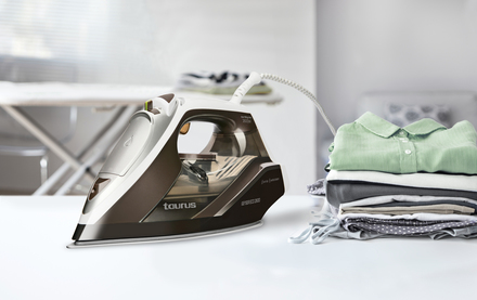 Napařovací žehlička Taurus TITANIUM ECO 2600 (4)