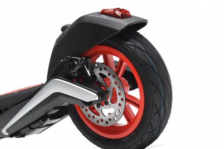 Elektrická koloběžka Aprilia eSR1 (16)