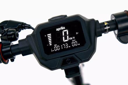 Elektrická koloběžka Aprilia eSR1 (23)