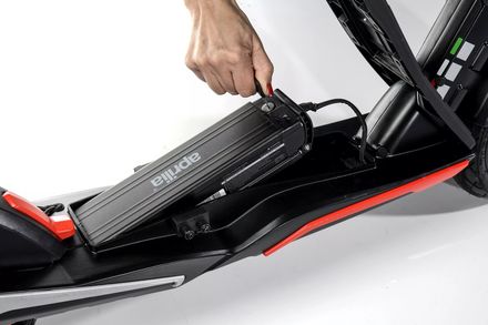 Elektrická koloběžka Aprilia eSR1 (27)