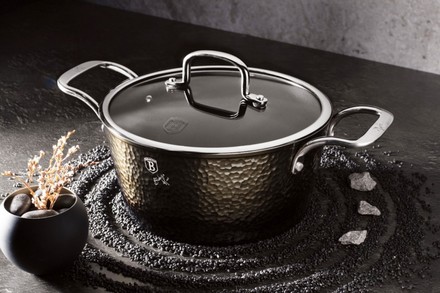 Pánev s titanovým povrchem Berlingerhaus BH-6653 24 cm Shine Basalt Collection (3)