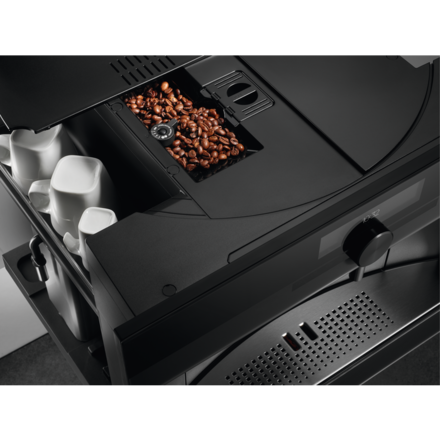 Vestavný kávovar AEG Mastery KKK994500T (2)