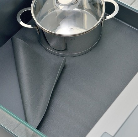 Podložka do zásuvky Kela KL-11389 LINNEA PVC šedá L 150cm x W 50cm (1)