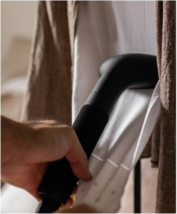 Napařovač oděvů SteamOne EUES200B (5)