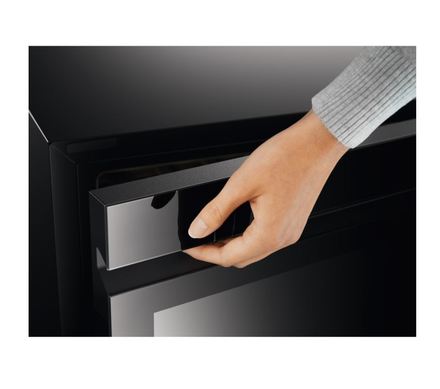 Vestavná vinotéka Electrolux EWUD040B8B (2)