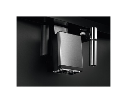 Vestavný kávovar Electrolux 900 PRO KBC85X (4)
