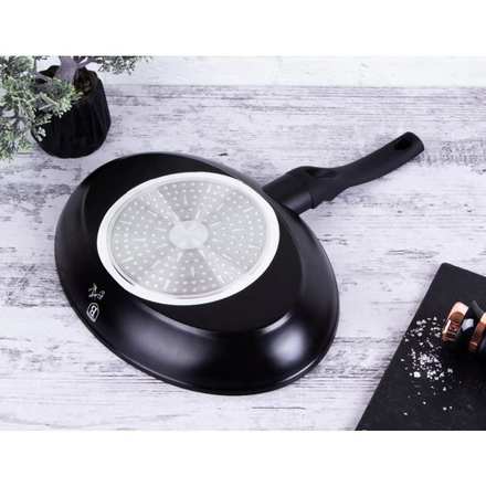 Pánev na ryby a steaky s mramorovým povrchem Berlingerhaus BH-7149 35 cm Black Rose Collection (3)