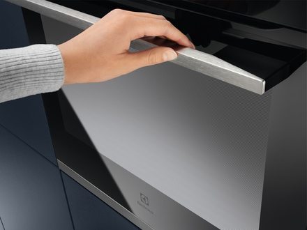 Samostaná vestaná parní trouba Electrolux KOEBP39WX (4)