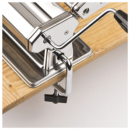 Strojek na nudle Girmi IM90, mechanický, ruční, bezpečnostní svorka, 9 stupňů síly těsta (3)