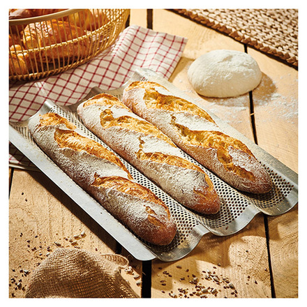 Pečící plech de Buyer 3366.03, nerezový, děrovaný, tvarovaný plech na bagety, 40 x 26,5 cm (1)