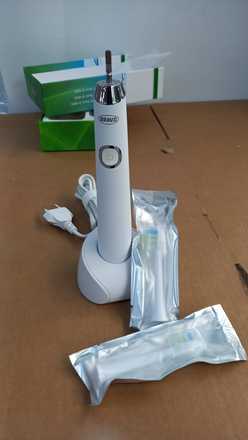 Zubní kartáček Bravo Sonic B 4656 bílý + náhradní kartáčky (rozbaleno) (2)