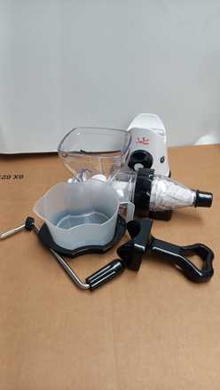 Ruční mlýnek na výrobu džusů Jata 995 (rozbaleno) (2)