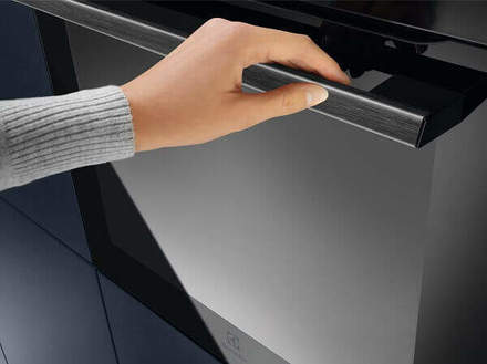 Samostatná vestavná trouba Electrolux 800 SENSE SenseCook KOEBP39WZ (1)