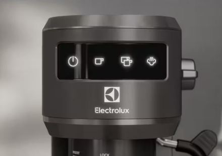 Pákové espresso Electrolux Explore 6 E6EC1-6BST (3)