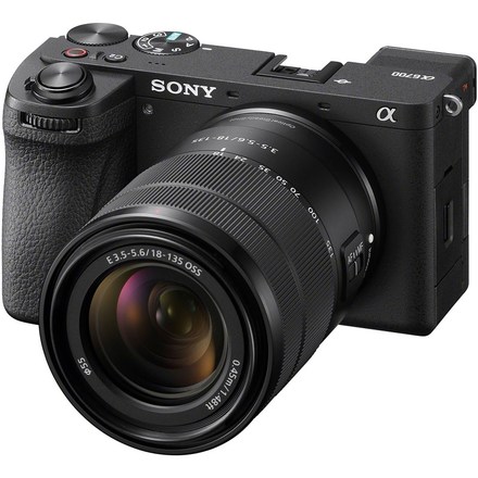 Kompaktní fotoaparát s vyměnitelným objektivem Sony Alpha 6700 + E 18-135 mm OSS