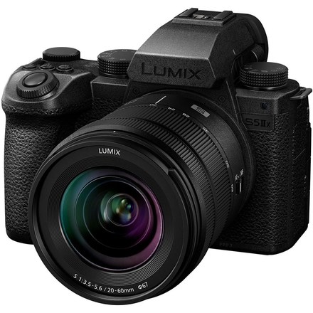 Kompaktní fotoaparát Panasonic Lumix DC-S5M2XKE