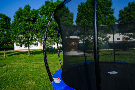 Trampolína G21 SpaceJump, 366 cm, modrá, s ochrannou sítí + schůdky zdarma (2)