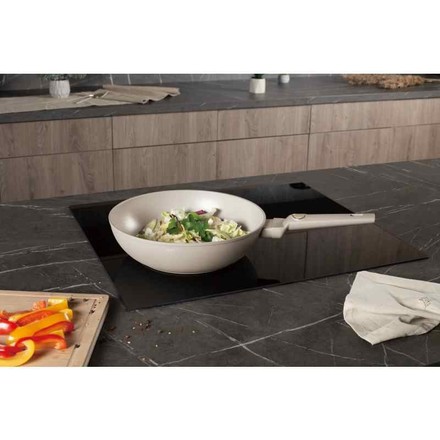 WOK pánev s poklicí s titanovým povrchem Berlingerhaus BH-8063 28 cm Sahara Collection (3)