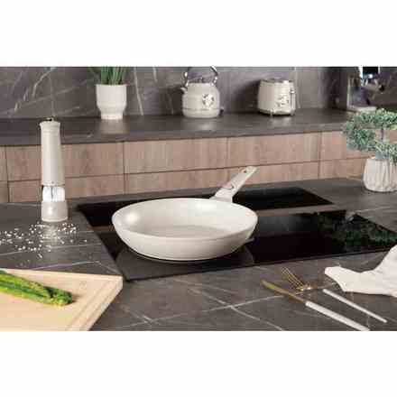 Pánev s titanovým povrchem Berlingerhaus BH-8054 28 cm Sahara Collection (1)