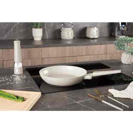 Pánev s titanovým povrchem Berlingerhaus BH-8054 28 cm Sahara Collection (2)