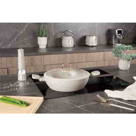 Pánev s titanovým povrchem Berlingerhaus BH-8068 s poklicí 28 cm Sahara Collection (3)