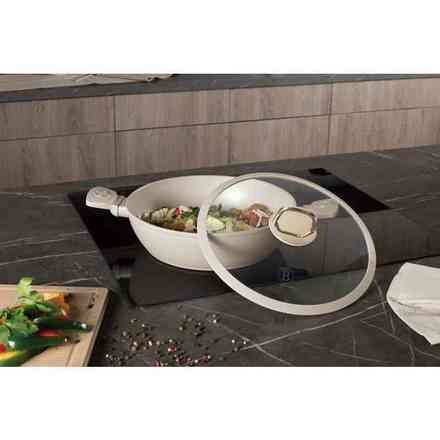 Pánev s titanovým povrchem Berlingerhaus BH-8068 s poklicí 28 cm Sahara Collection (5)