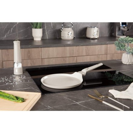 Pánev na palačinky s titanovým povrchem Berlingerhaus BH-8055 25 cm Sahara Collection (3)
