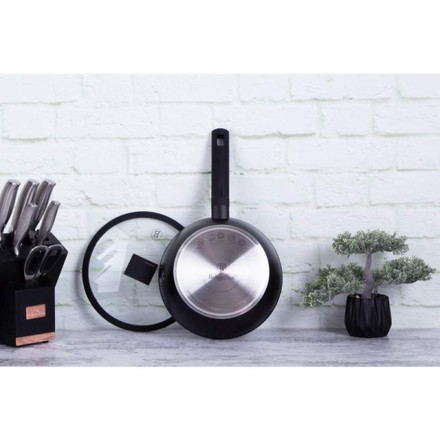 Pánev hluboká s titanovým povrcham Berlingerhaus BH-7089 s poklicí 24 cm Monaco Collection (2)