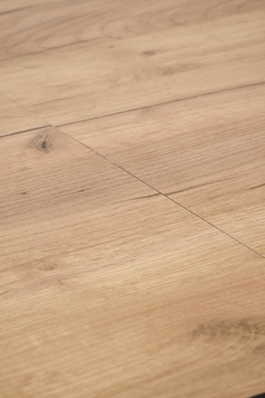 Moderní jídelní stůl Halmar GULIAN rozkládací, deska - dub wotan, nohy - černá (2p=1szt) (2 Karton) (2)