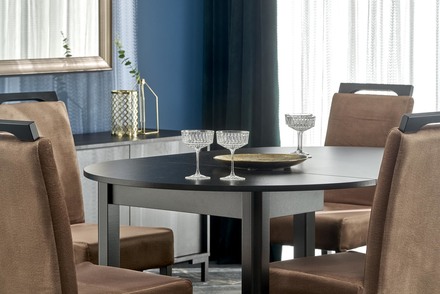 Moderní jídelní stůl Halmar RINGO barva deska černá, nohy - černá (102-142x102x76 cm) (2p=1szt) (2 Karton) (6)