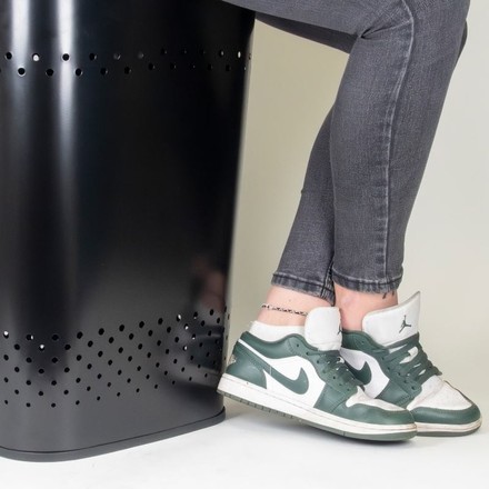 Koš na prádlo Kela KL-23964 sedací  Malaga kovový černý 39,5x29,5x57,5cm (1)