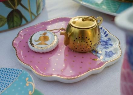 Čajítko Pip Studio bílo / zlaté s medailonem (2)