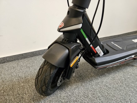 Elektrická koloběžka Ducati PRO-III (předváděcí Č.6) (3)