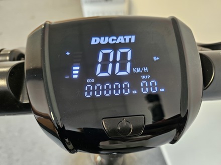 Elektrická koloběžka Ducati PRO-III (předváděcí Č.6) (1)