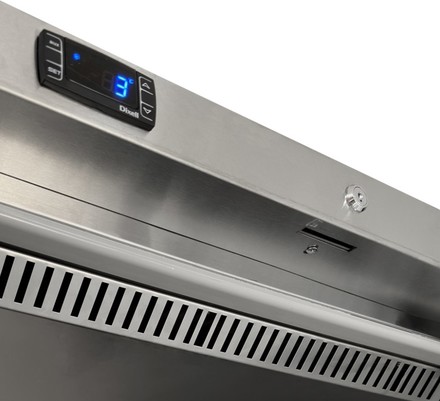 Chladicí skříň s plnými dveřmi Tefcold UR 600 SS (1)