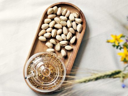 Servírovací tác HIT HT-24501832 z akátového dřeva 30x15x2cm (1)