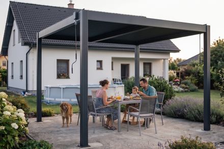 Bioklimatická pergola G21 Austin 4x4 m, antracitová hliníková (11)
