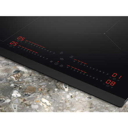 Indukční varná deska Electrolux EIS82453 (2)