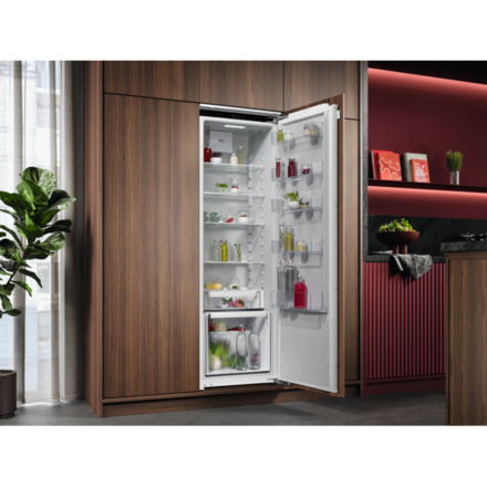 Vestavná monoklimatická chladnička AEG 6000 DynamicAir TK6DS181EC (3)