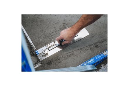 Hladítko Kubala Hladítko nerez pro pokládku kamenného koberce, 405 x 80 x 1 mm, gumová rukojeť (2)