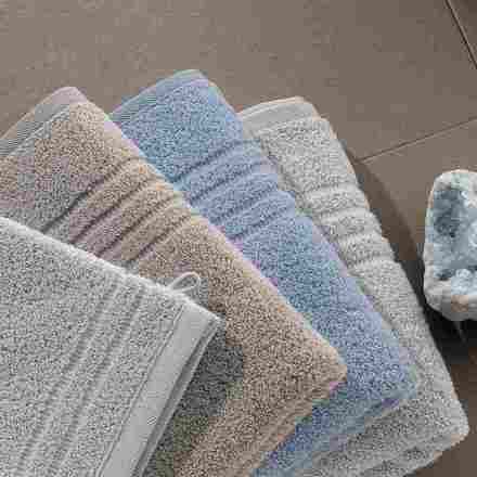 Osuška Kela KL-23427 Leonora 100% bavlna prémiová noční černá 70x140cm (2)