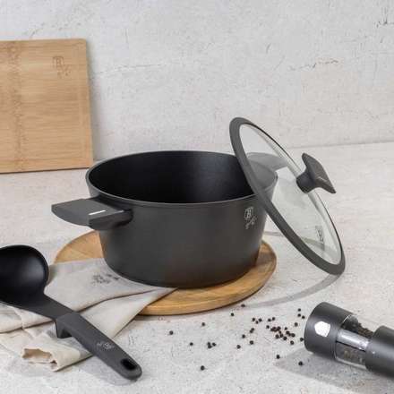 Kastrol s titanovým povrchem a poklicí Berlingerhaus BH-8131 24 cm Antracit Collection (3)