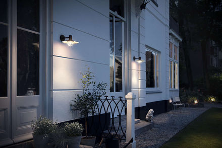 Venkovní nástěnné svítidlo Philips (1738230PN) Skua E27 IP44 (1)