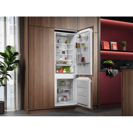 Vestavná kombinovaná chladnička AEG TC6MS18FDF (2)
