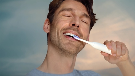 Elektrický kartáček Philips Sonicare 7100 White (2)