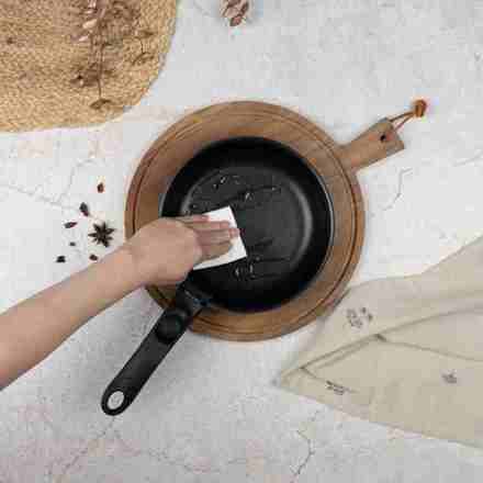 Sada nádobí s titanovým povrchem Berlingerhaus BH-8423 13 ks Matte Green Collection (6)